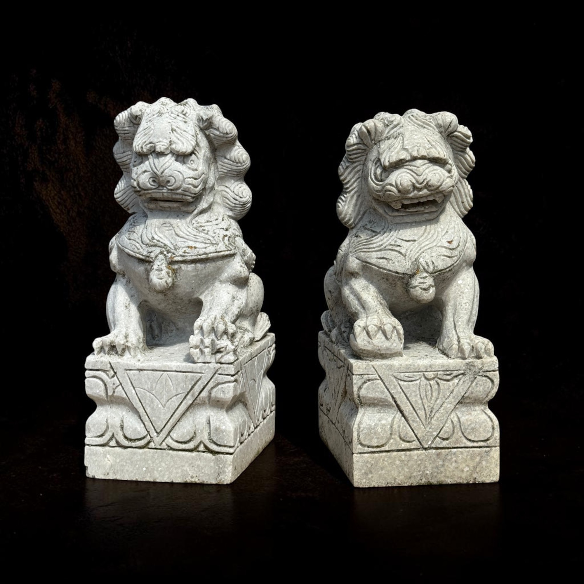 Chinesische Wächterlöwen aus Marmorstein - Alte Fudogs Garten Skulpturen