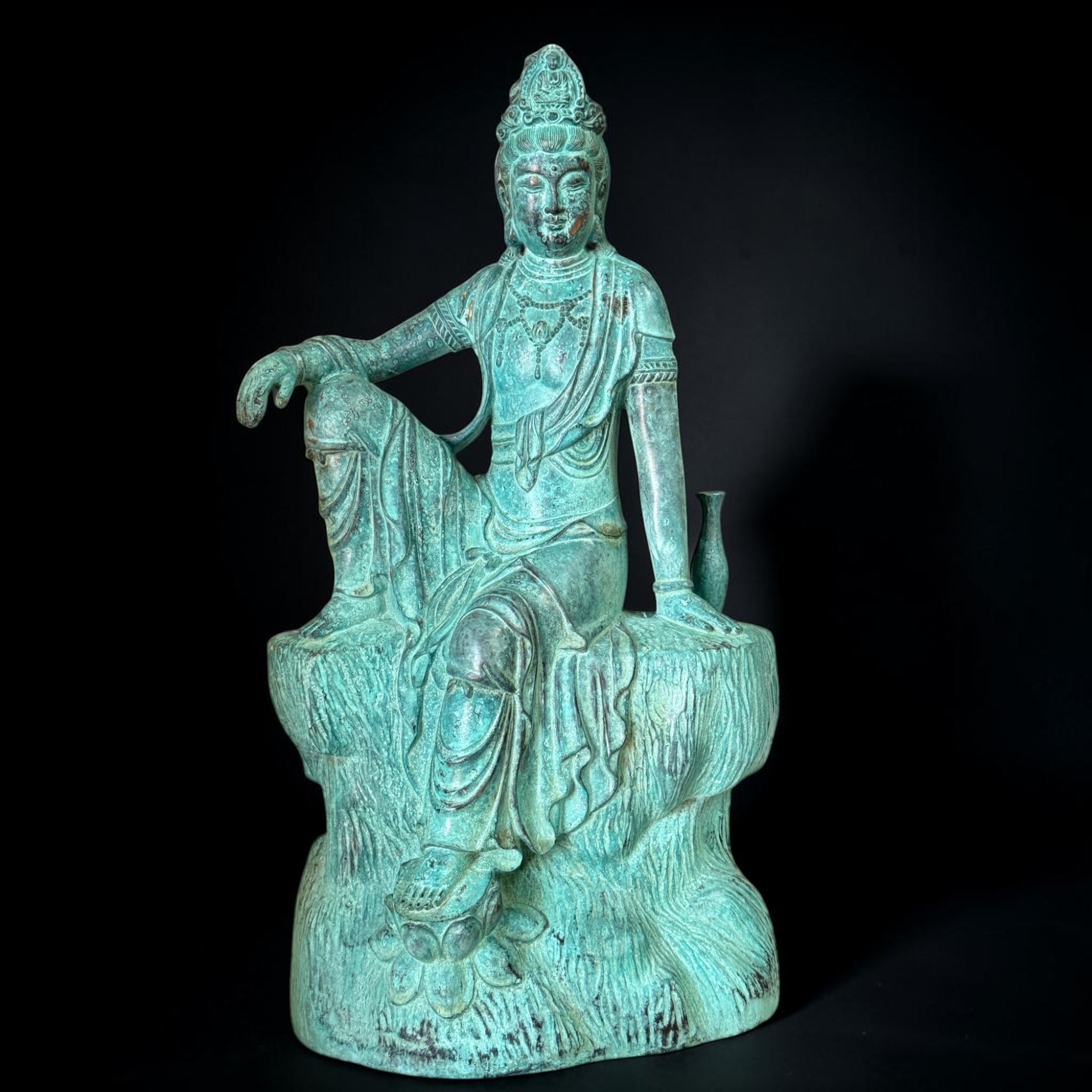 Alte Guanyin Bronze Figur – Bodhisattva des Mitgefühls China (ca. 30-40 J.)