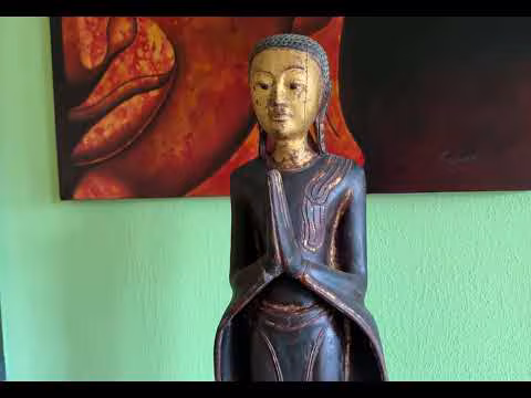 Buddha Adorant aus Burma – Teakholz, ca. 1900, vergoldet, 90 cm